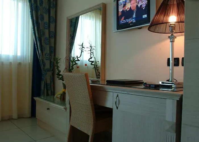 Miramare Palace מלון 4*