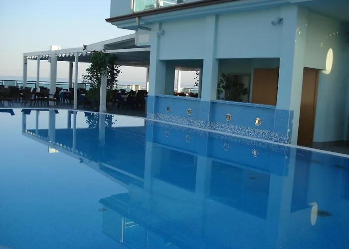 Miramare Palace מלון 4*