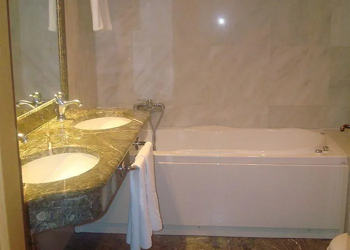 Miramare Palace מלון 4*