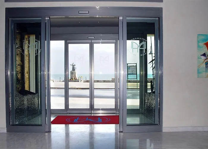 Miramare Palace מלון 4*