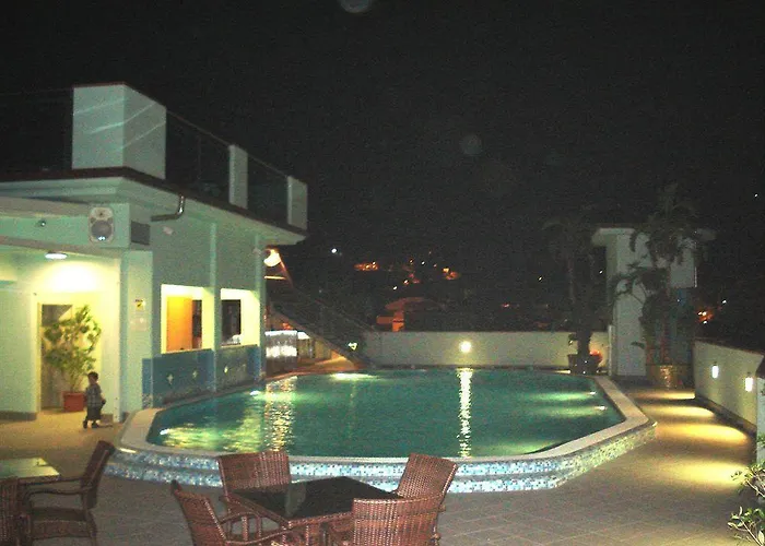 Miramare Palace מלון 4*