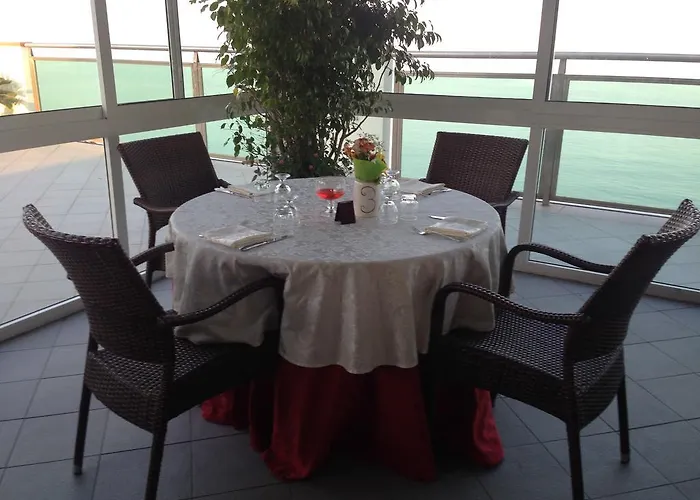 Miramare Palace מלון 4*